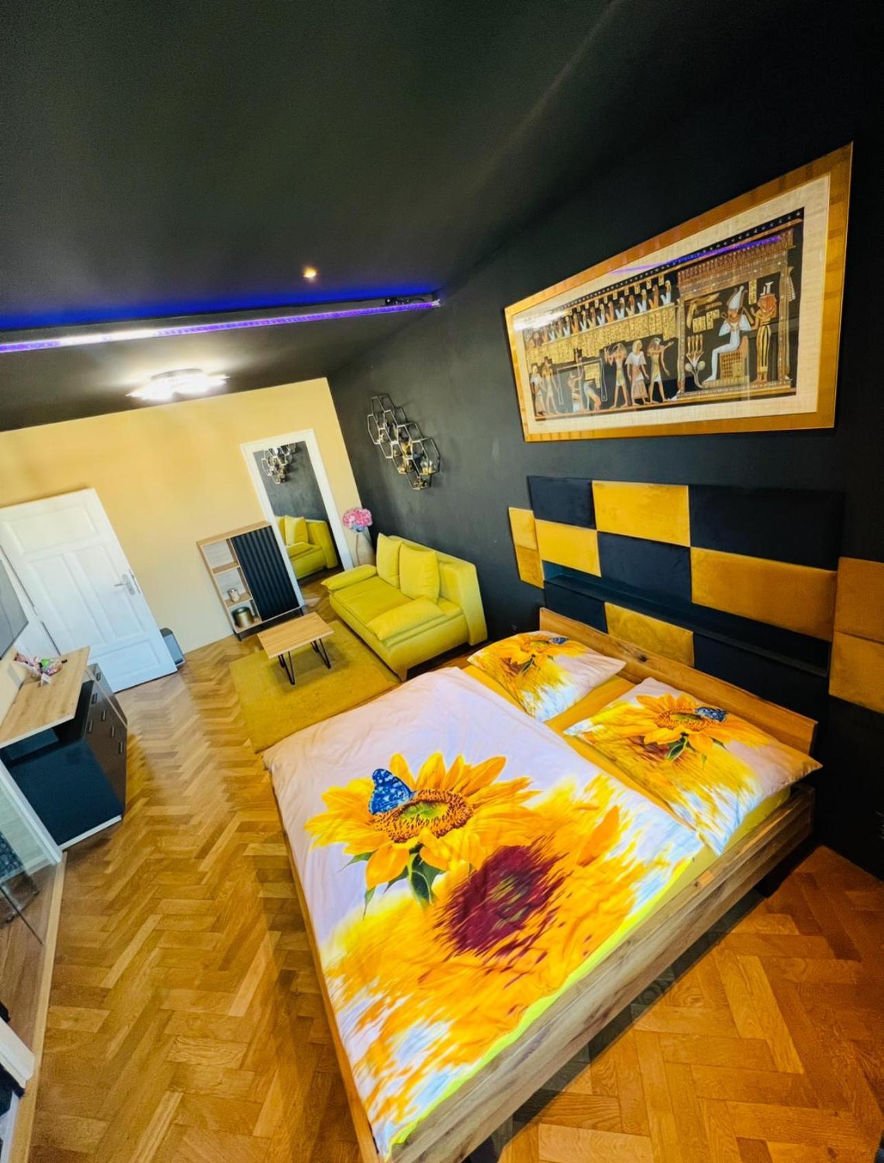 Apartment Wenceslas Square 150 M2 *